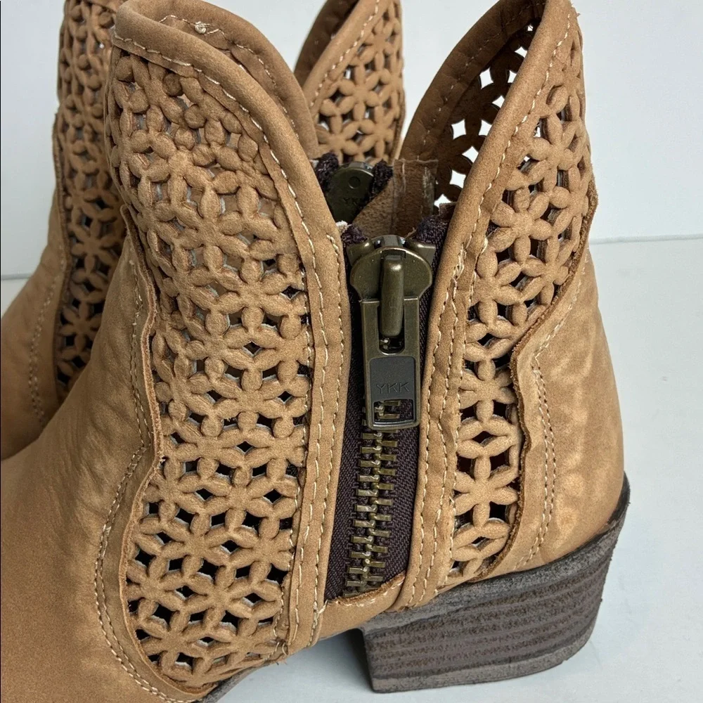 Circle G by Corral Q0002 Tan Shortie Ankle Boot Laser Cut Zipper US 6.5 Rodeo